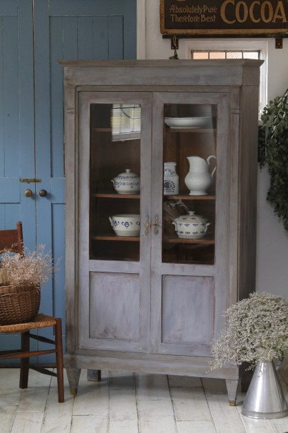 グレーペイントが素敵なカップボード フランスアンティーク家具