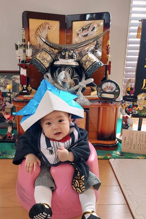 五月人形の兜飾りで端午の節句 兜をかぶって初節句｜静岡県焼津市の慧