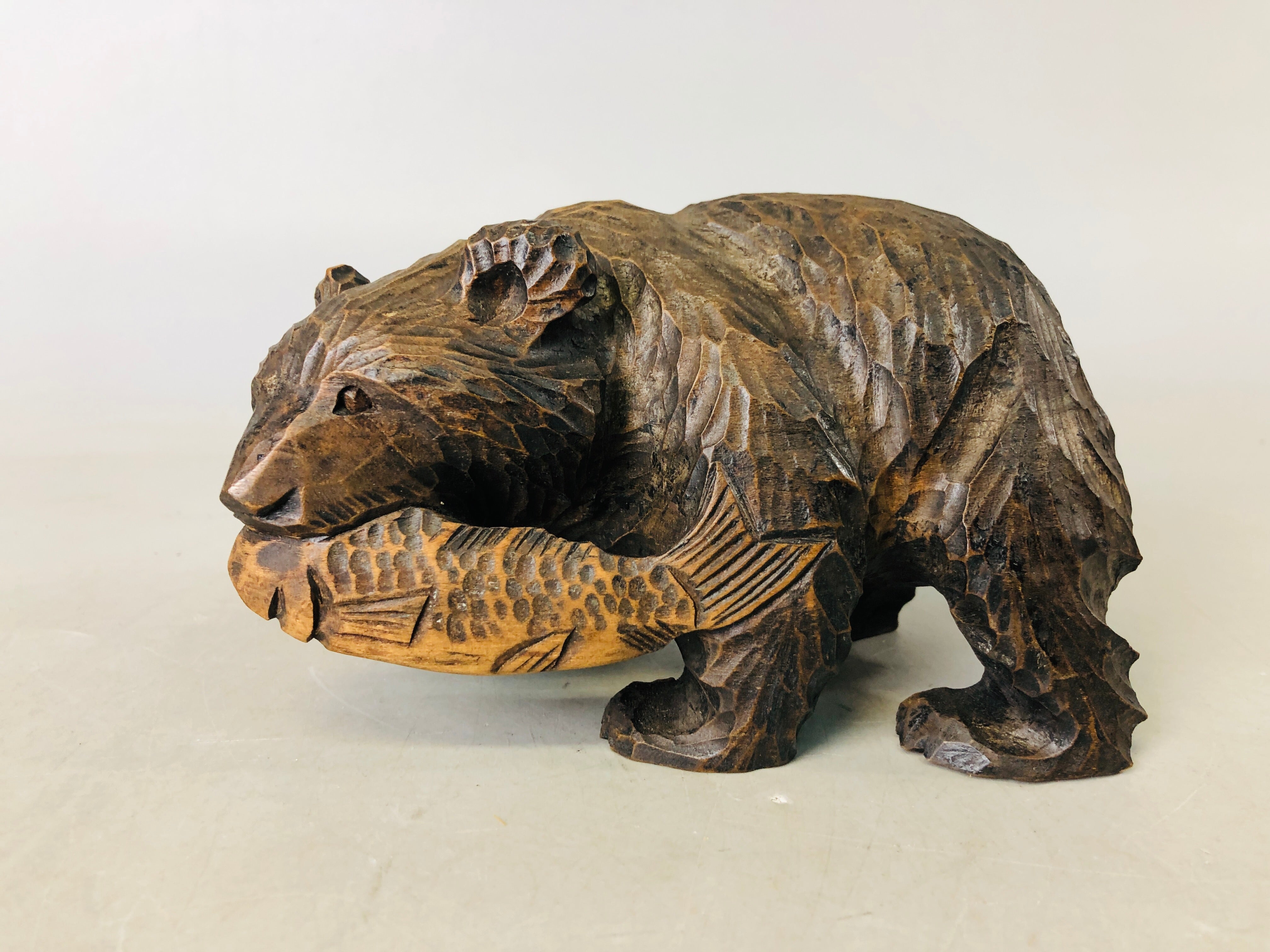Y6880 [VIDEO] OKIMONO wood carving bear salmon figure figurine