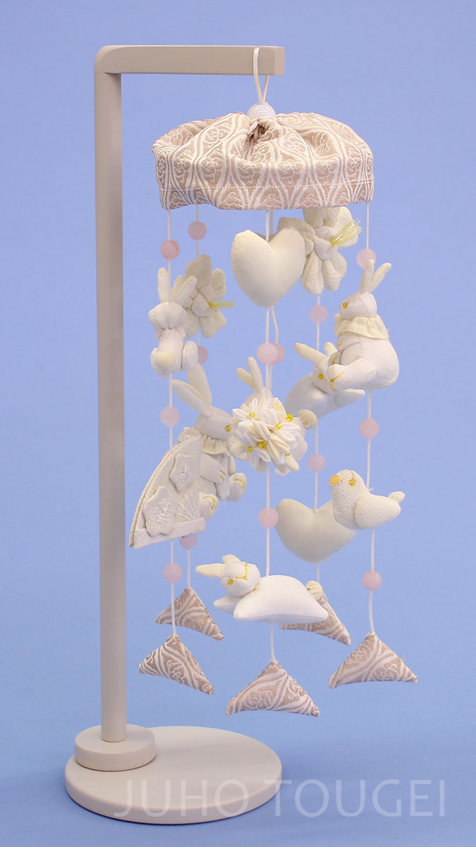 つるし飾り台付き 高さ 34cm ミニウサギっこ くすみピンク – 寿鳳人形