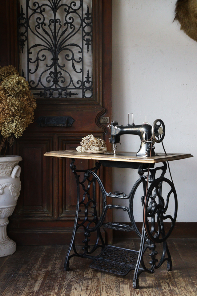 E205 フランスアンティーク 足踏みミシン