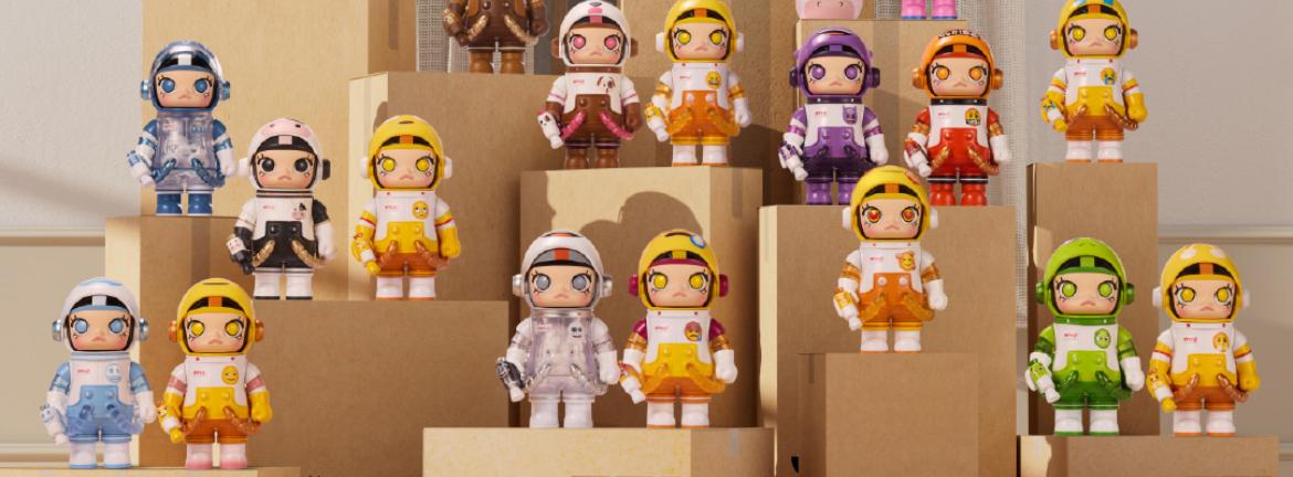 MEGA SPACE MOLLY 100% X emoji Series – TOYSEZ