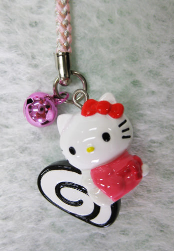 11月15日は蒲鉾の日 当社直営店購入者にかまぼこキティちゃん