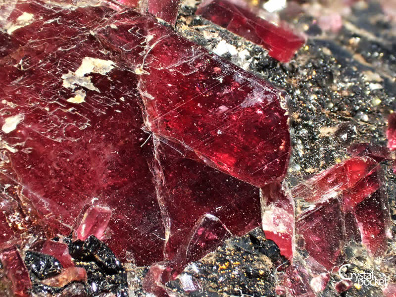 PYROXMANGITE パイロクスマンガン石 田口鉱山 - クリスタルポケット