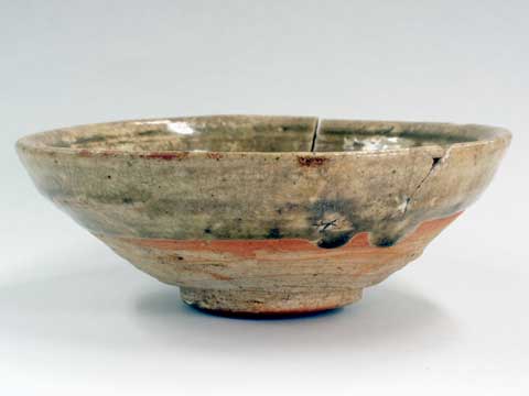 瀬戸・美濃系灰釉平碗（台）／市原歴史博物館
