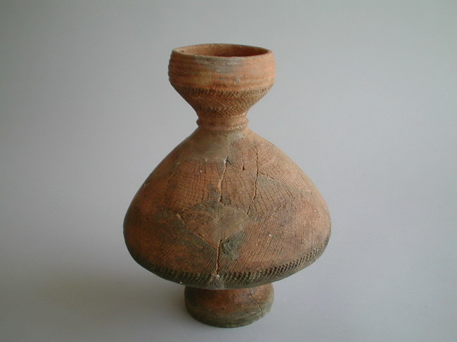 一宮市博物館データ検索システム｜弥生土器：台付細頸壺