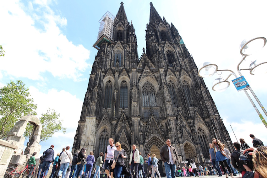 ケルン大聖堂」世界最大を誇る壮大なゴシック建築 – 旅のアシアト👣