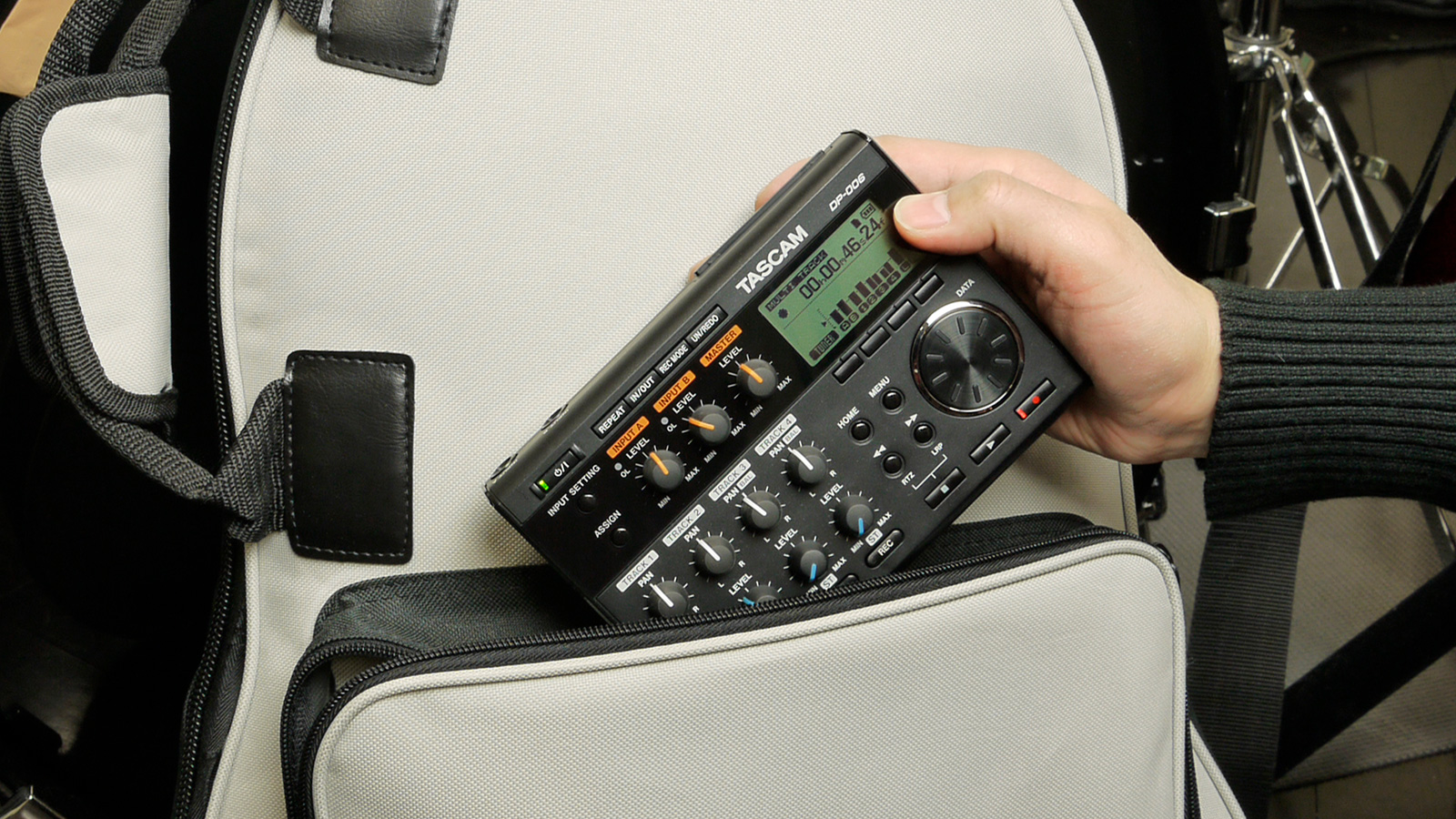 DP-006 | 6-track Digital Pocketstudio | TASCAM - United States