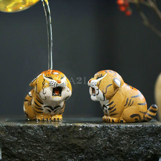 Yixing Zisha Lucky Little Tiger Tea Pet - Tea2Life