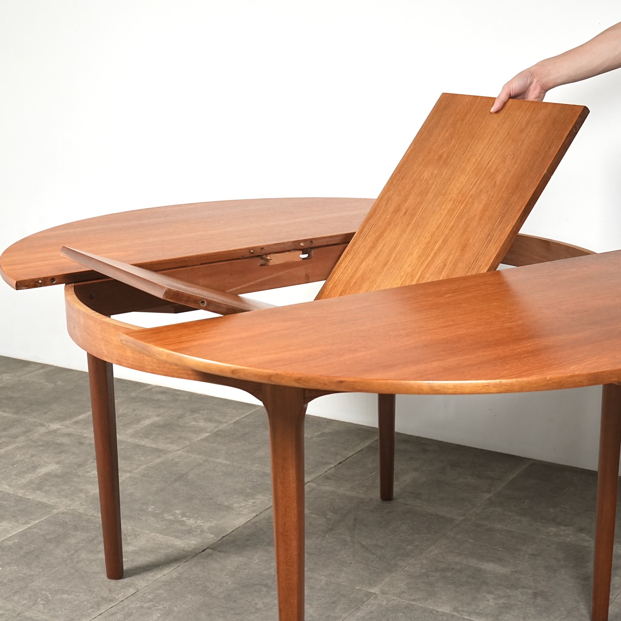 NATHAN】エクステンション ラウンドテーブル – TIME HYPE