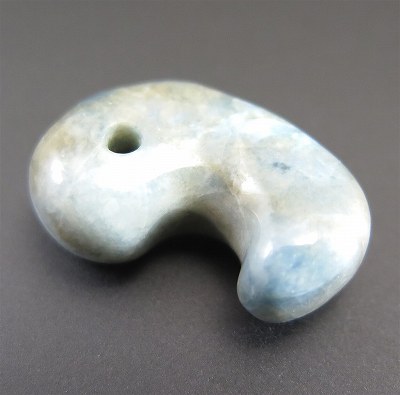 楽天市場】糸魚川翡翠 ヒスイ 小滝コン沢産 勾玉 ブルー 6.7g （希少