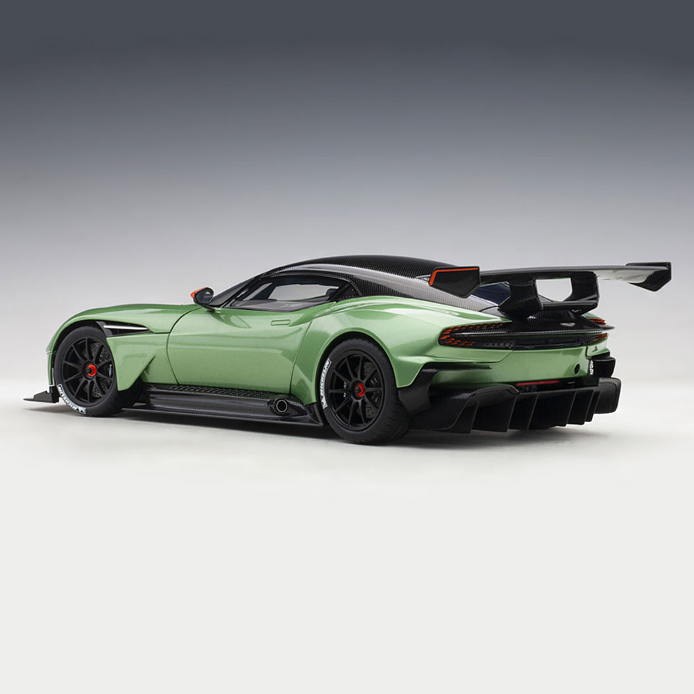 楽天市場】ミニカー 1/18 アストンマーチン ヴァルカン メタリック