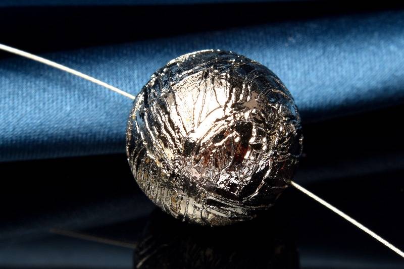 楽天市場】【10％OFF!】アルタイ隕石(メテオライト) 14mm 丸玉(貫通穴