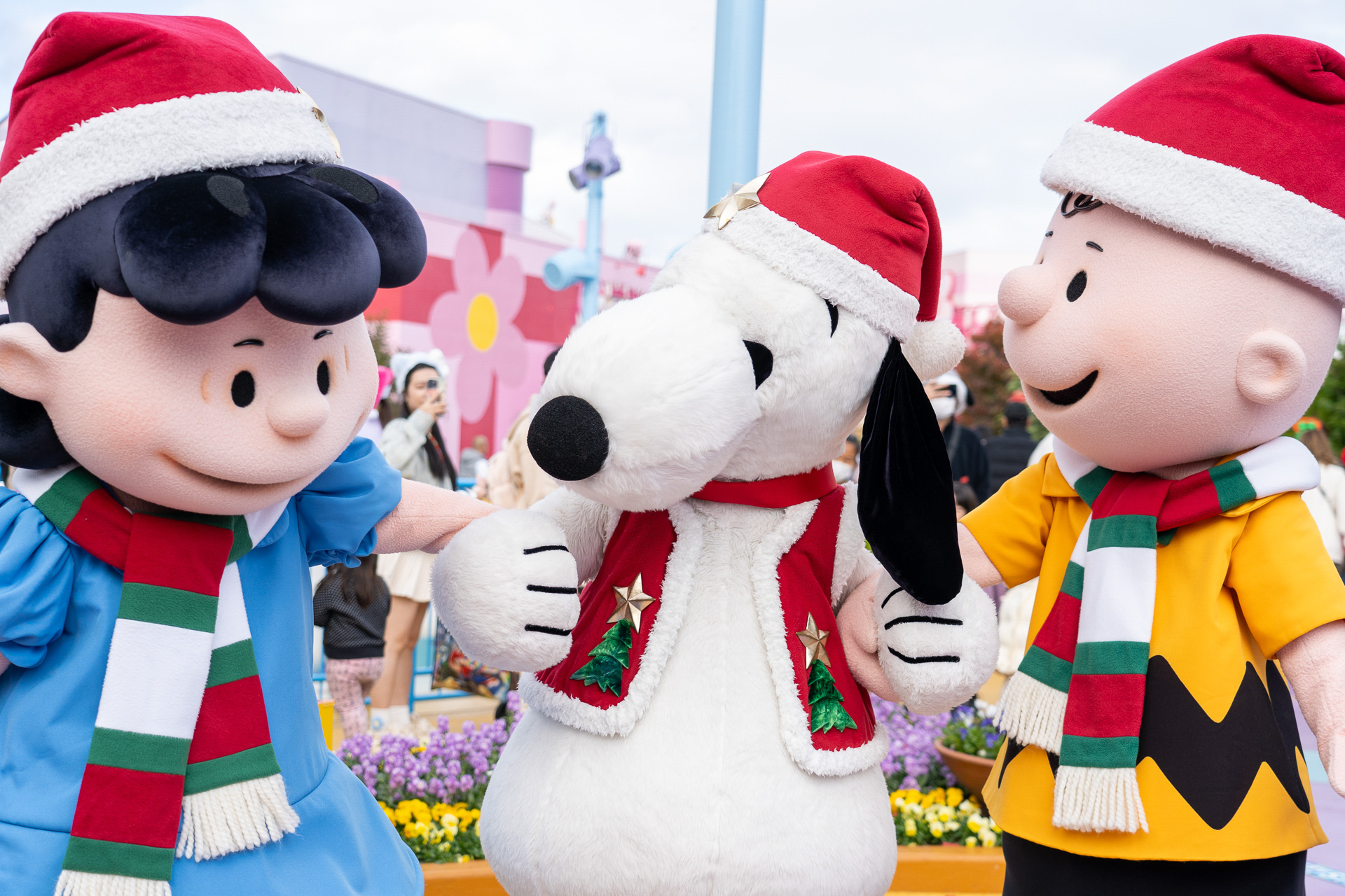 USJのクリスマス、スヌーピーたちのグリーティングとふわふわかわいい