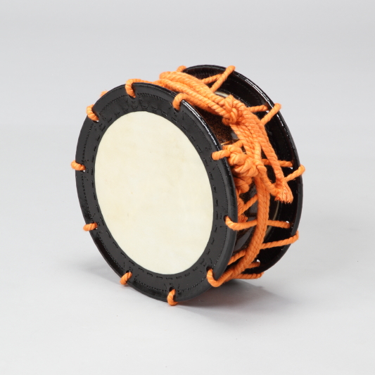 鶴文様 飾り用 小太鼓 黒漆調 Yahoo!オークション - 和楽器 蒔絵 波に鶴図 小鼓 漆塗 骨董 皮 蒔絵