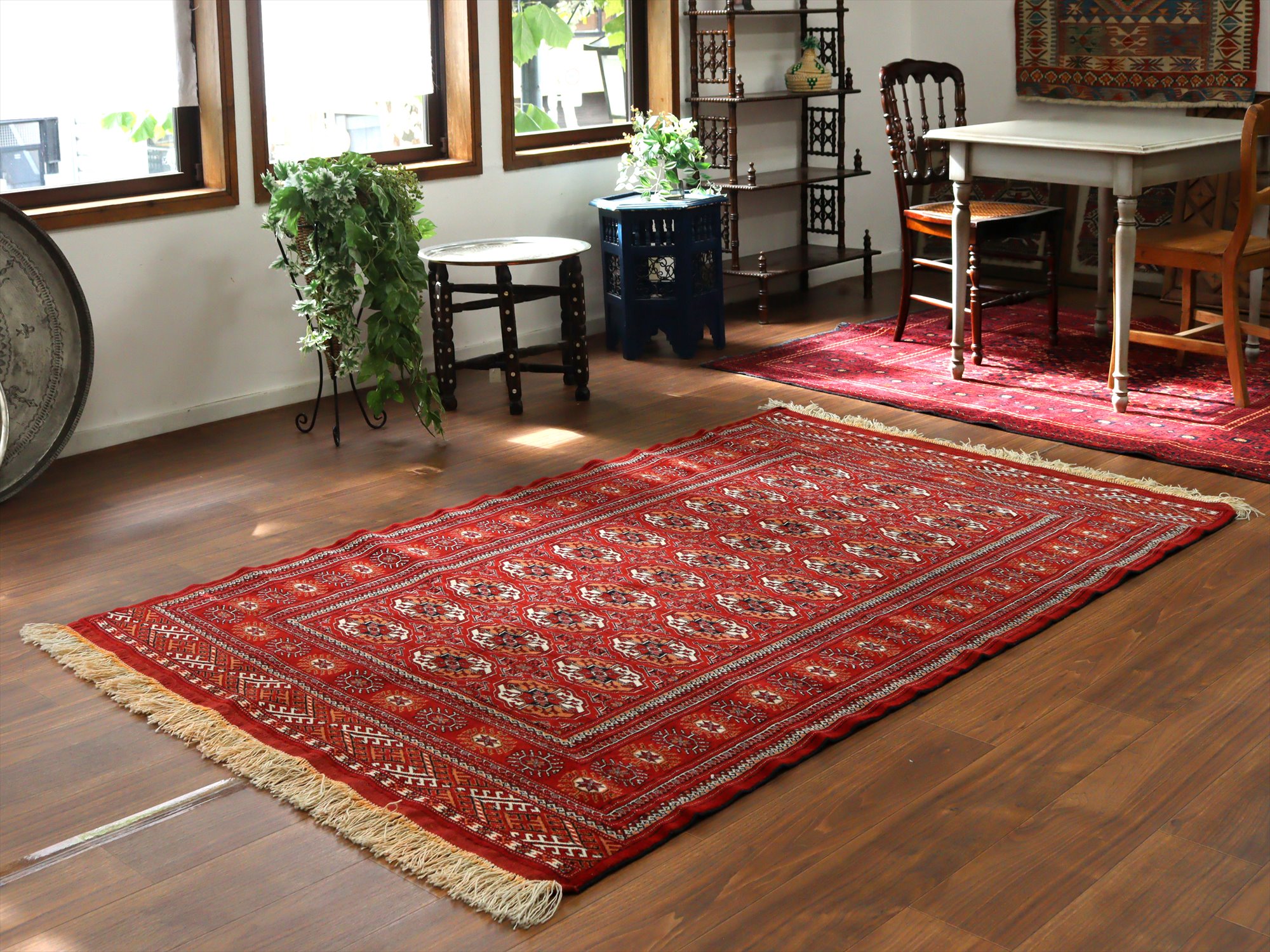 トルクメン族の絨毯 トライバルラグ208×134cm 連なるギュル文様 手織り