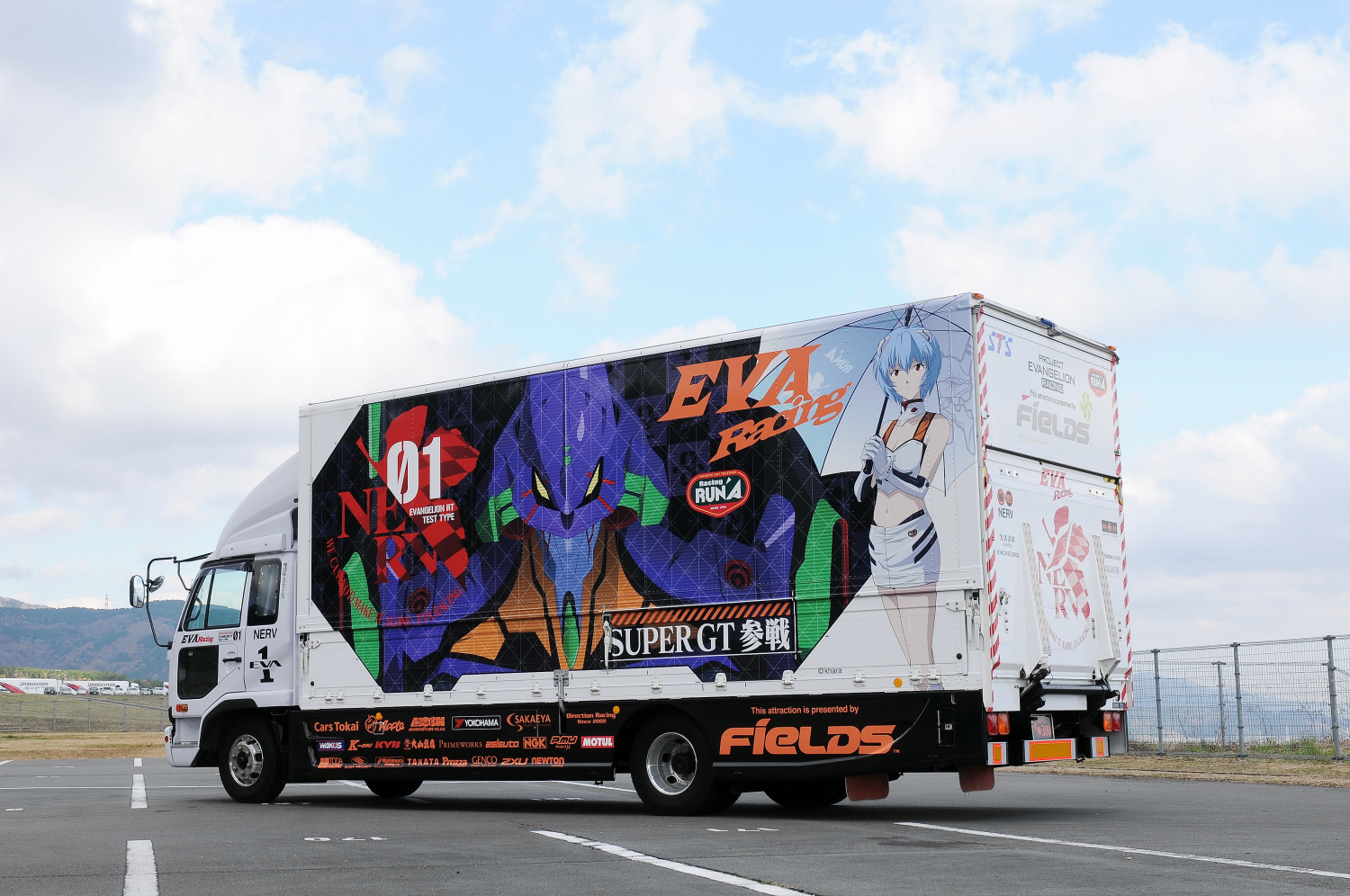 エヴァンゲリオンレーシングのステージトラックがミニカーに！TARMAC