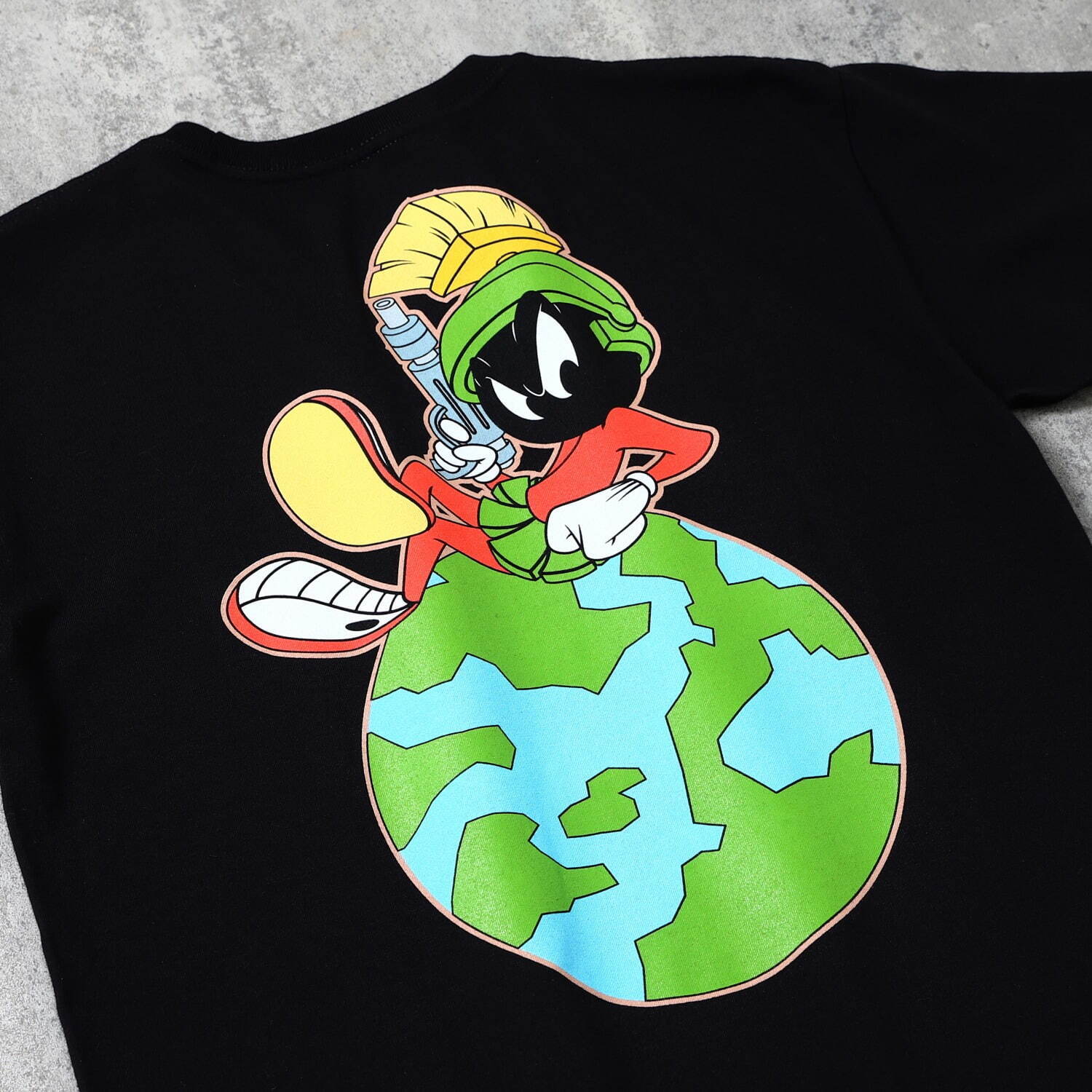 ベイト『ルーニー・テューンズ』マービン・ザ・マーシャンのTシャツ