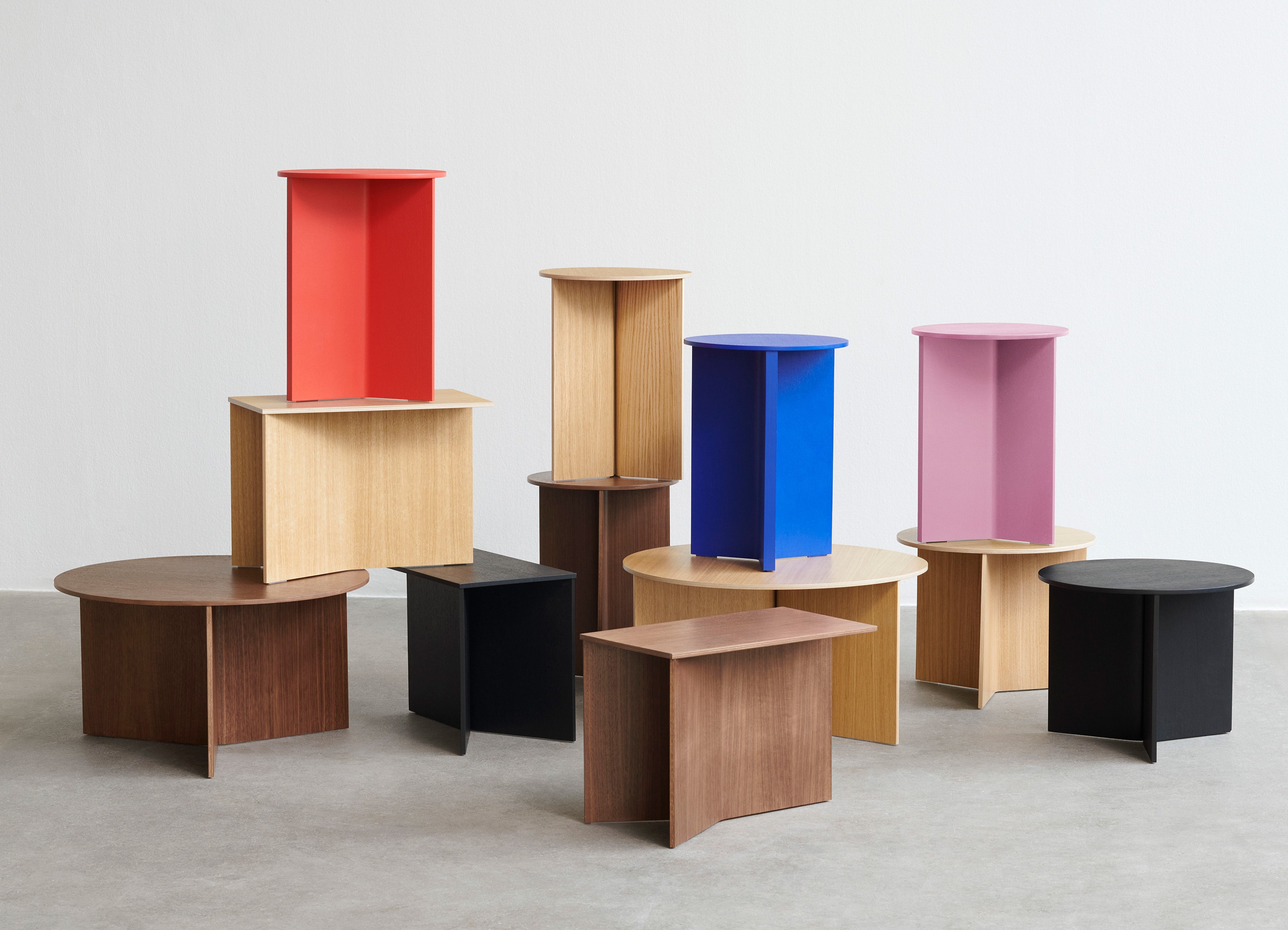 SLIT TABLE WOOD XL / Φ65 x H35.5 cm - テーブル | 【公式】HAY