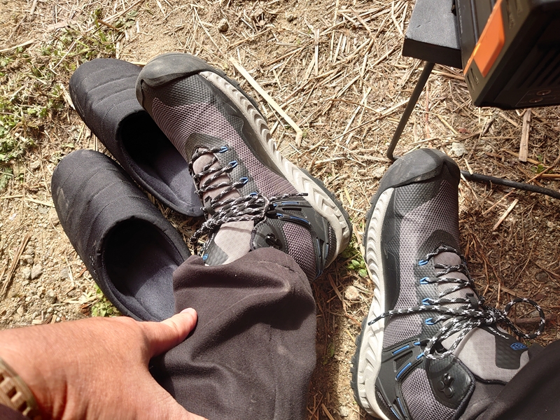 KEENのNXIS EVO MID WP 防水ハイキングシューズを登山しない系