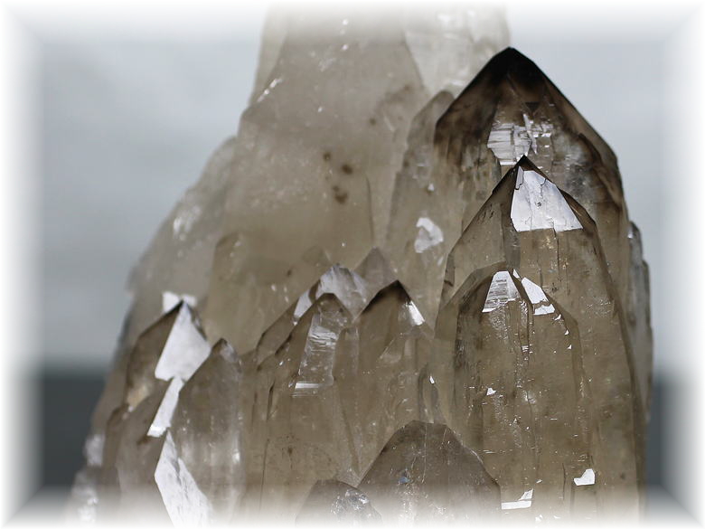 ブラジル産]天然スモーキーシトリンクォーツ（カテドラルクラスター