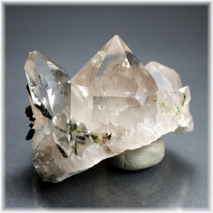 パキスタン/スカルドゥ産]ヒマラヤ水晶クラスター/原石（エピドート