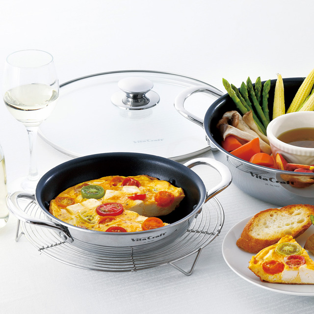 卓上で使いやすい浅型の両手鍋