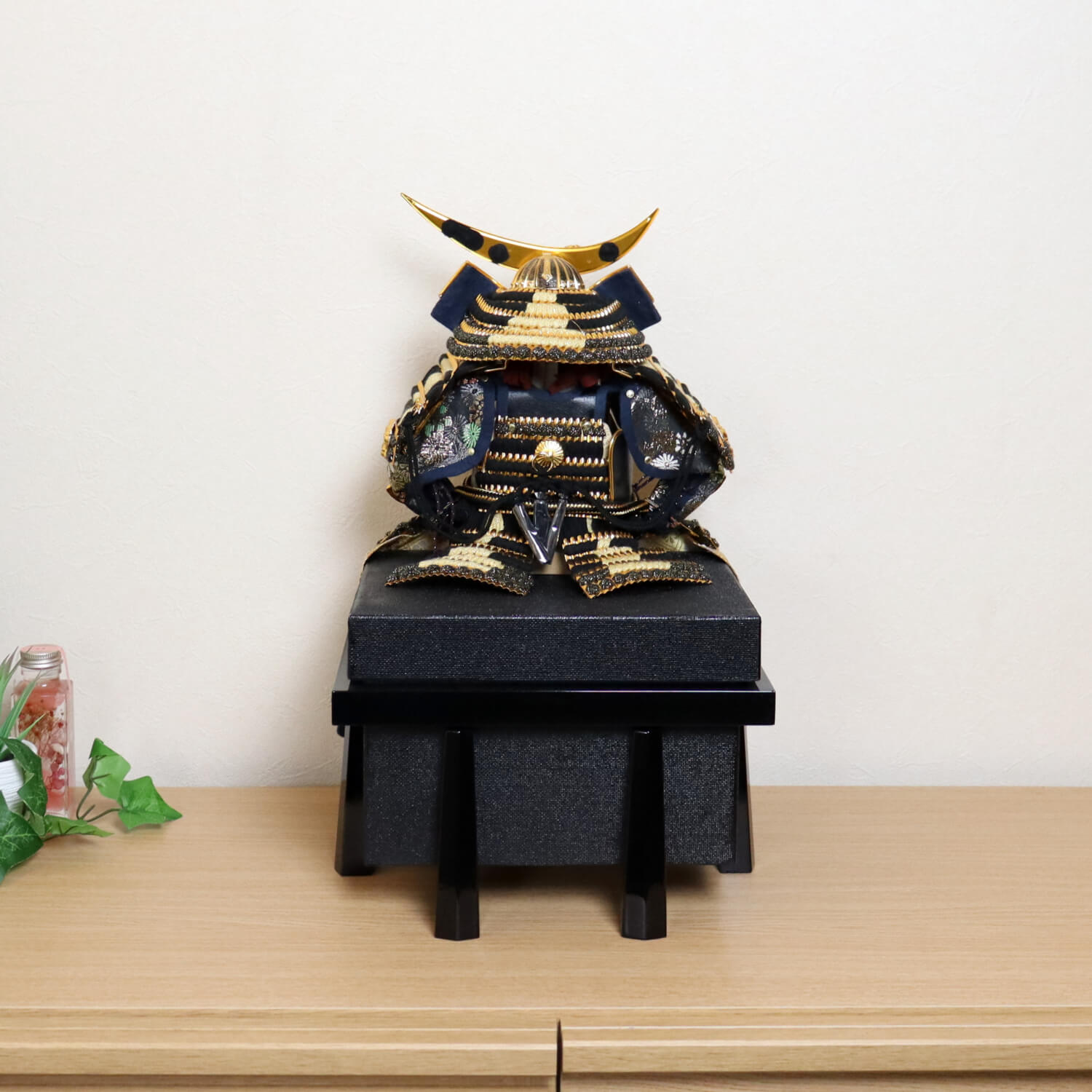 5号 伊達政宗 鎧飾 戦国 武将 名将 単品 彫金前立 金小札 黒沢瀉糸縅