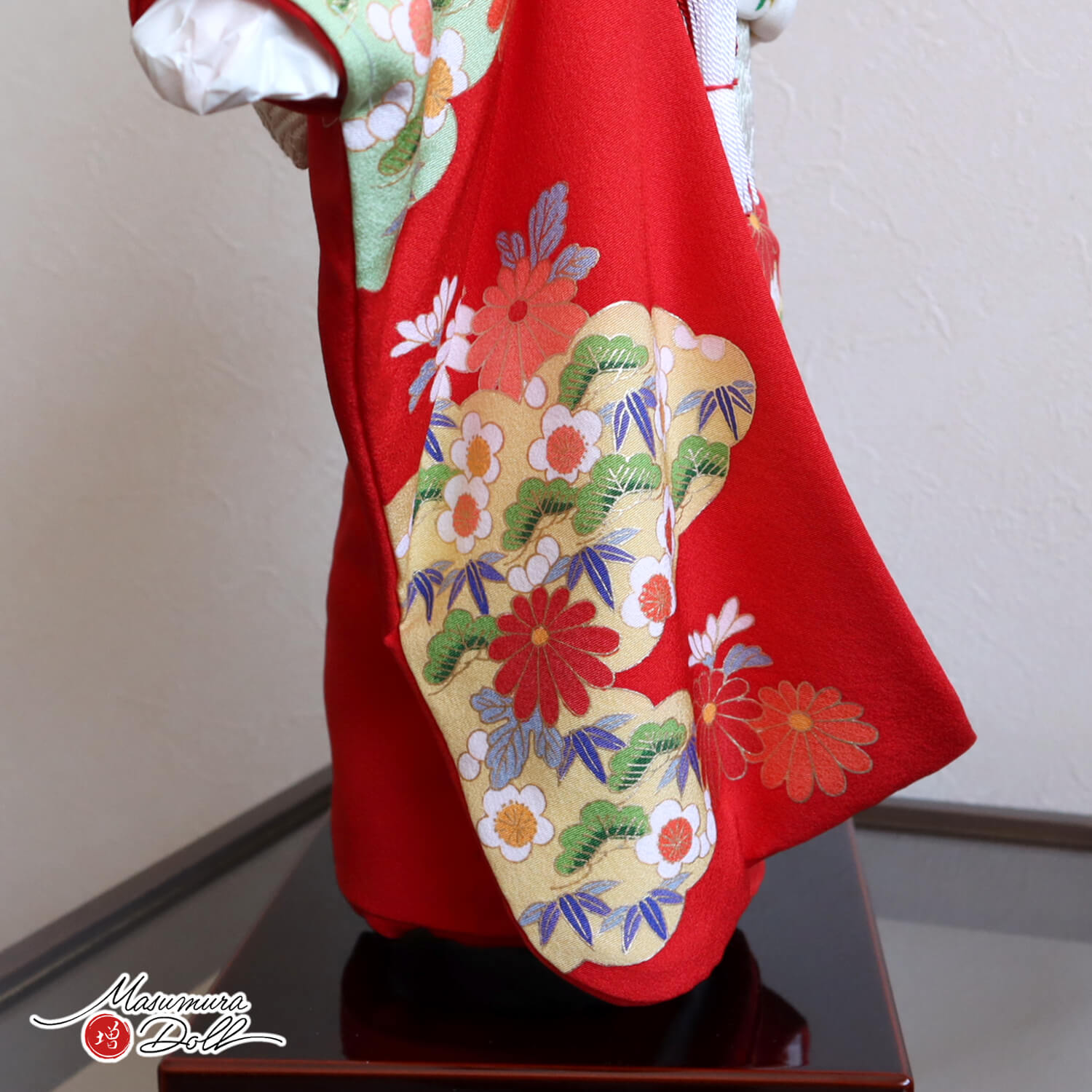 元賀章介作 12号(尺二)正絹 別染め 雲に花 赤色 手塗本漆台 市松人形