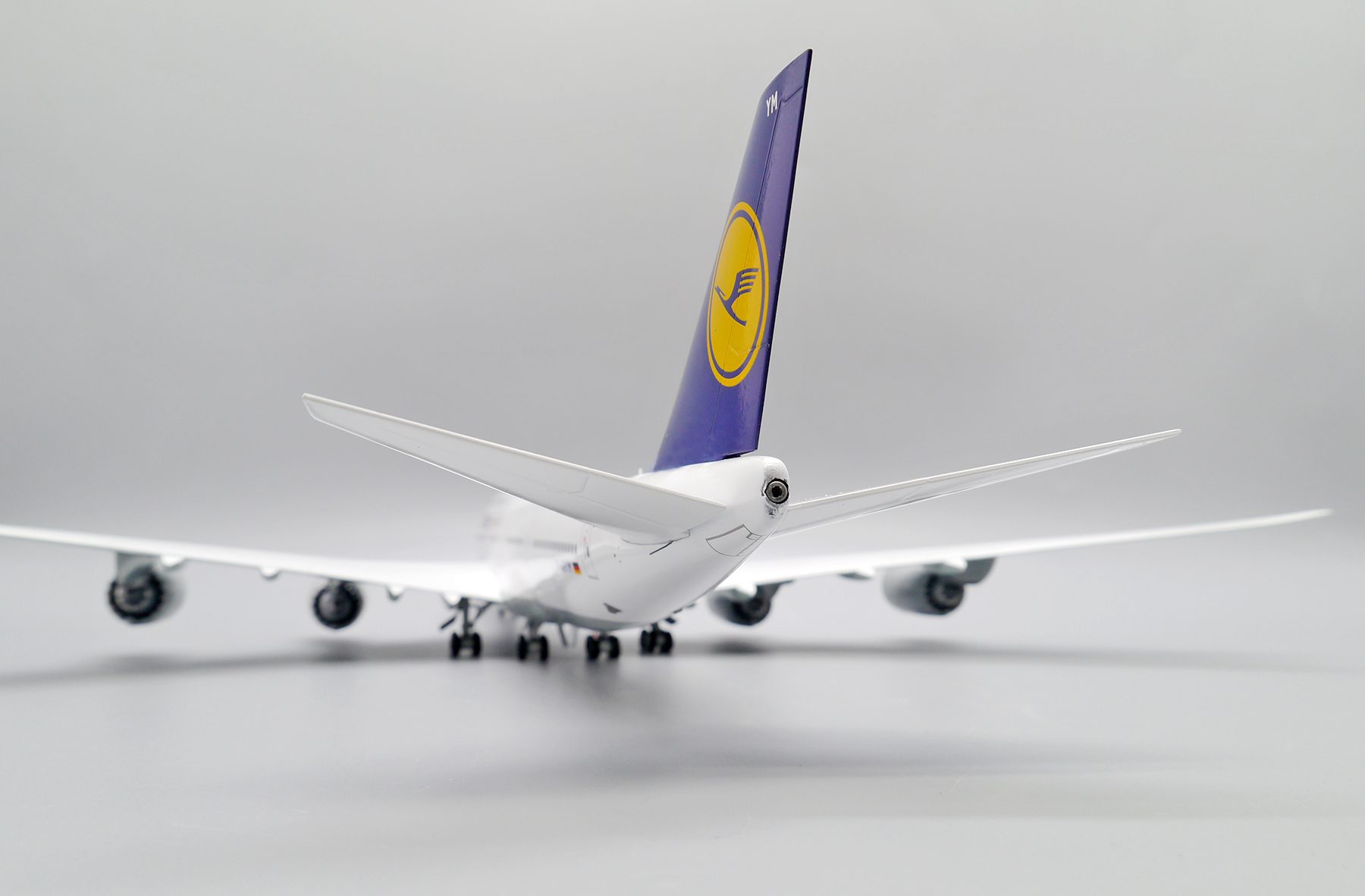 ScaleModelStore.com :: JC Wings 1:200 - EW2748005 - Lufthansa
