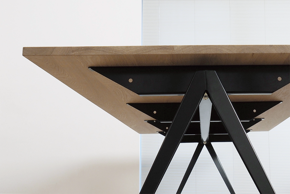 Galvanitas TD.4 ソリッドウッドテーブル