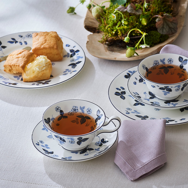 ストロベリー インクブルー プレート20cm|WEDGWOOD公式オンラインストア