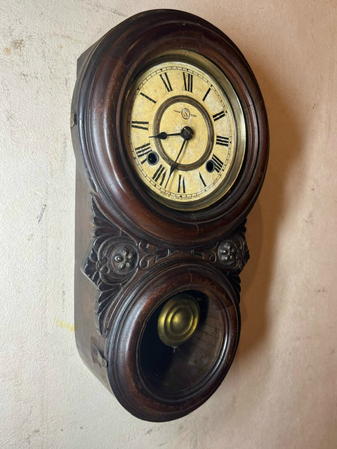 昔懐かしいアンティーク柱時計をお届け|WATERBURY