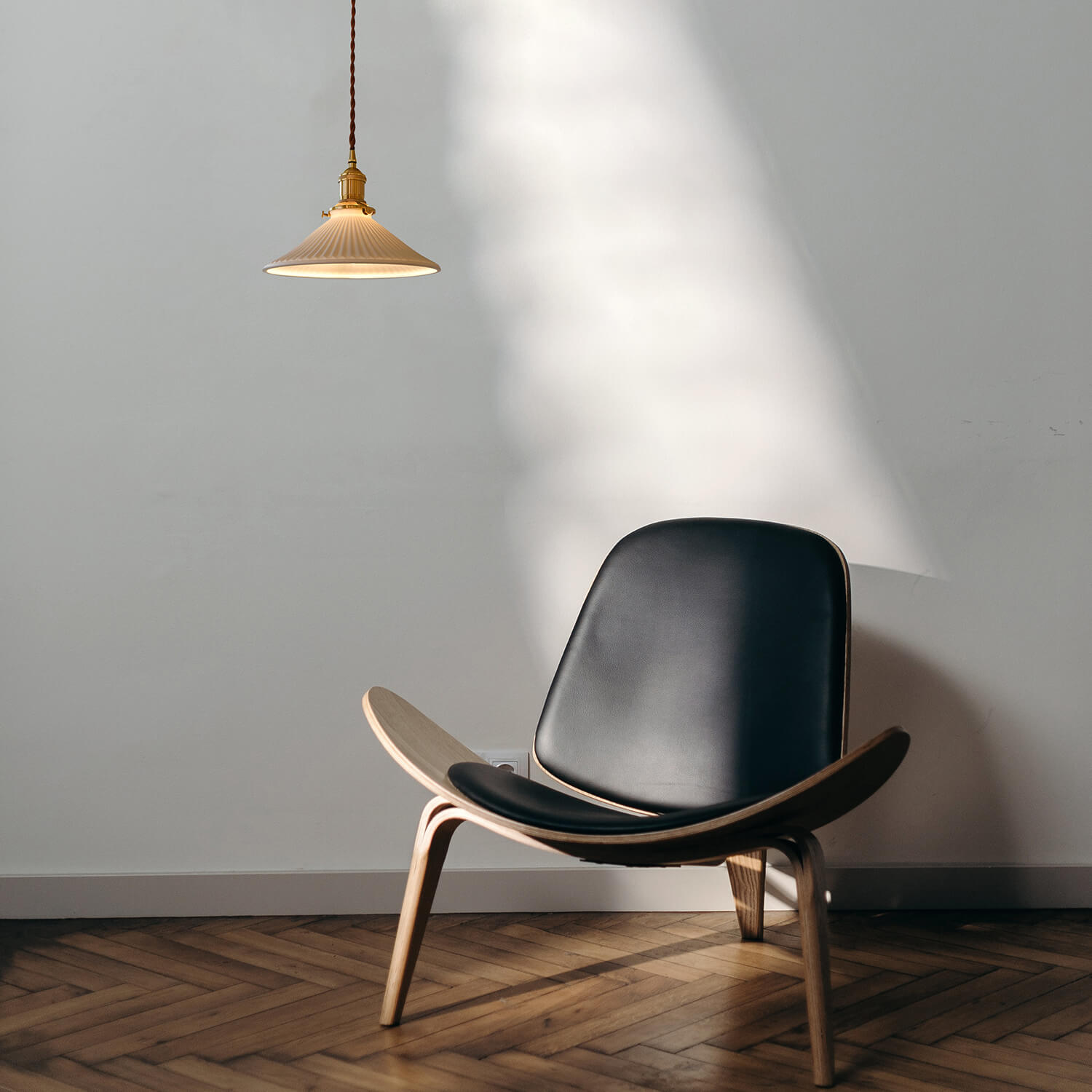 レトロな陶器シェードと真鍮ソケット照明 - パルラペンダントライト