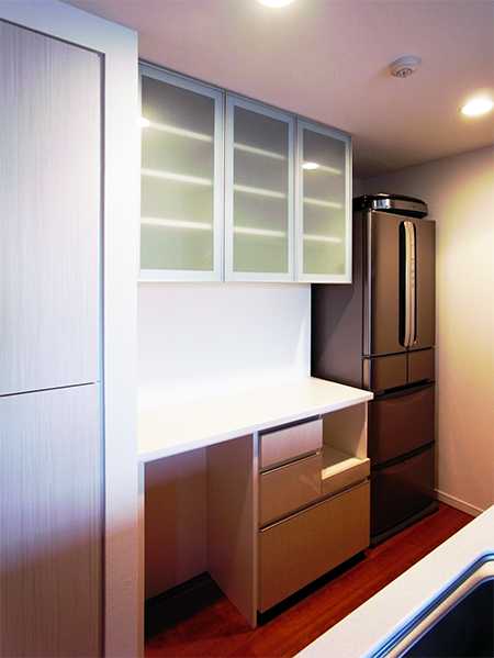 アルミフレームガラス扉 食器棚【s041】｜オーダー家具【zealworks】