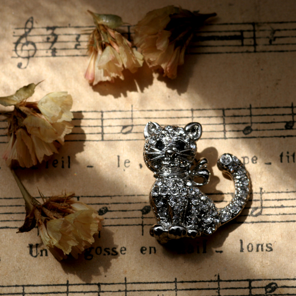 英国 ヴィンテージ 猫ラインストーンブローチ イギリス アクセサリー