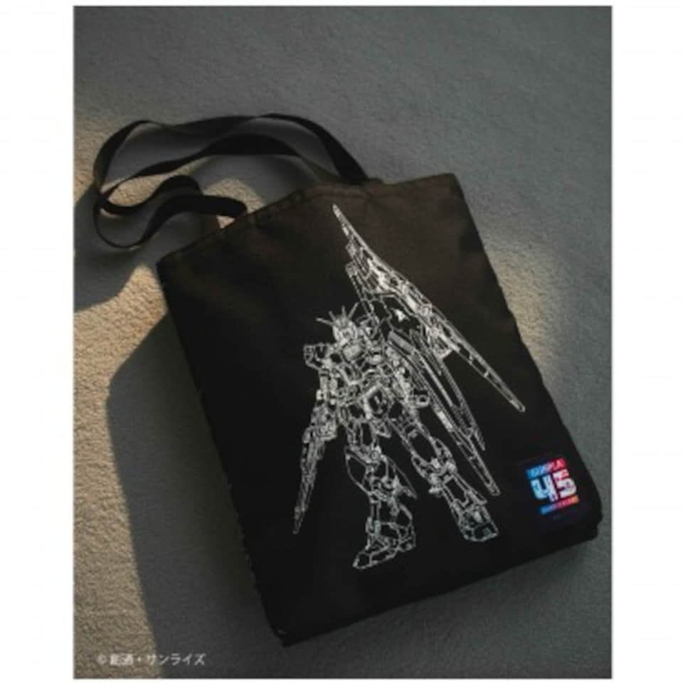smart 10月号、ガンプラ45周年トートバッグ付録。PG UNLEASHED 1/60 ν