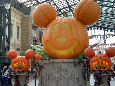 ディズニー、パーク内2023年ハロウィーン装飾を紹介【 #Dハロ2023