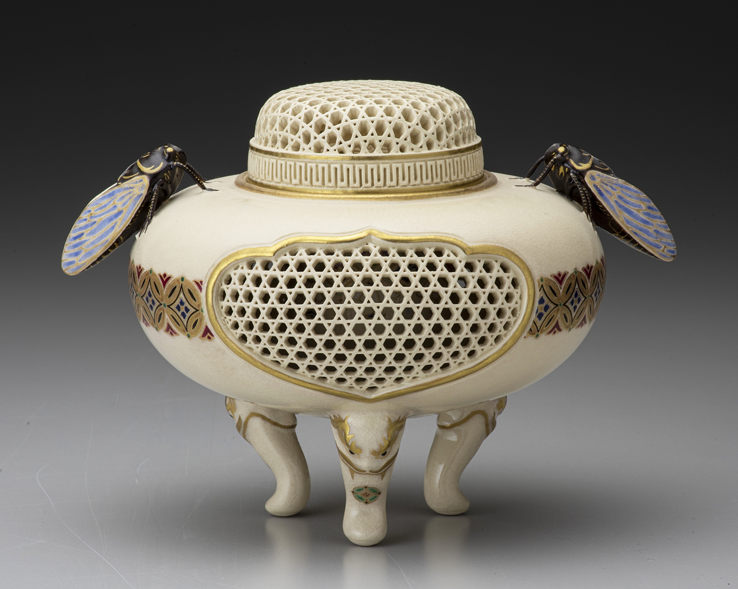 十五代 沈壽官『 薩摩籠目透蝉香爐（さつまかごめすかしせみこうろ