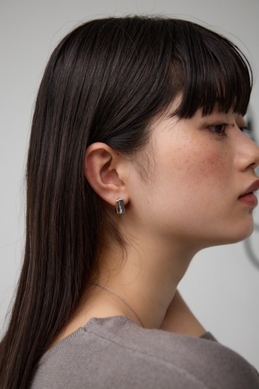スクエアメタルオーバーラップピアス｜WOMEN｜250HAB56-369K｜AZUL BY