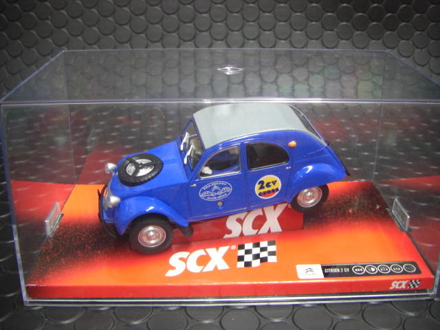 SCX 1/32 ｽﾛｯﾄｶｰ 64880◇CITROEN 2CV Sahara Club Graz 4X4 ライト点灯
