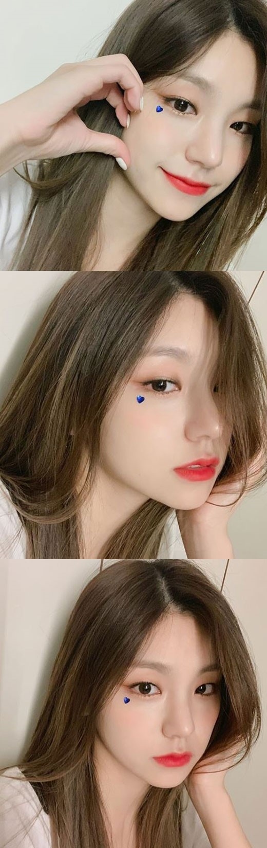 ITZY イェジ、清純な魅力溢れる近況写真を公開…可愛い目元のシールにも