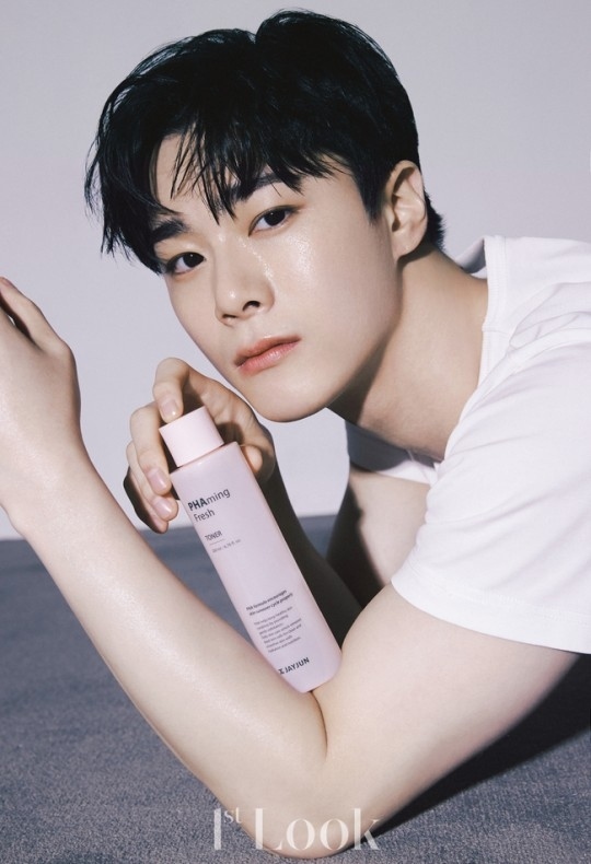 ASTRO ムンビン、ビューティーグラビアを公開…輝く美肌をアピール - Kstyle