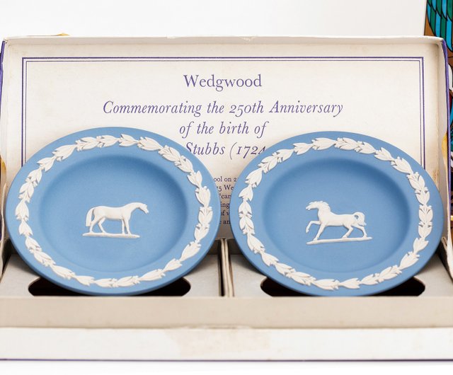 台湾 ウェッジウッド 250周年記念 陶器製 馬のプレート ペア 馬術