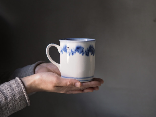 ヨシノヒトシ 青彩マグカップ