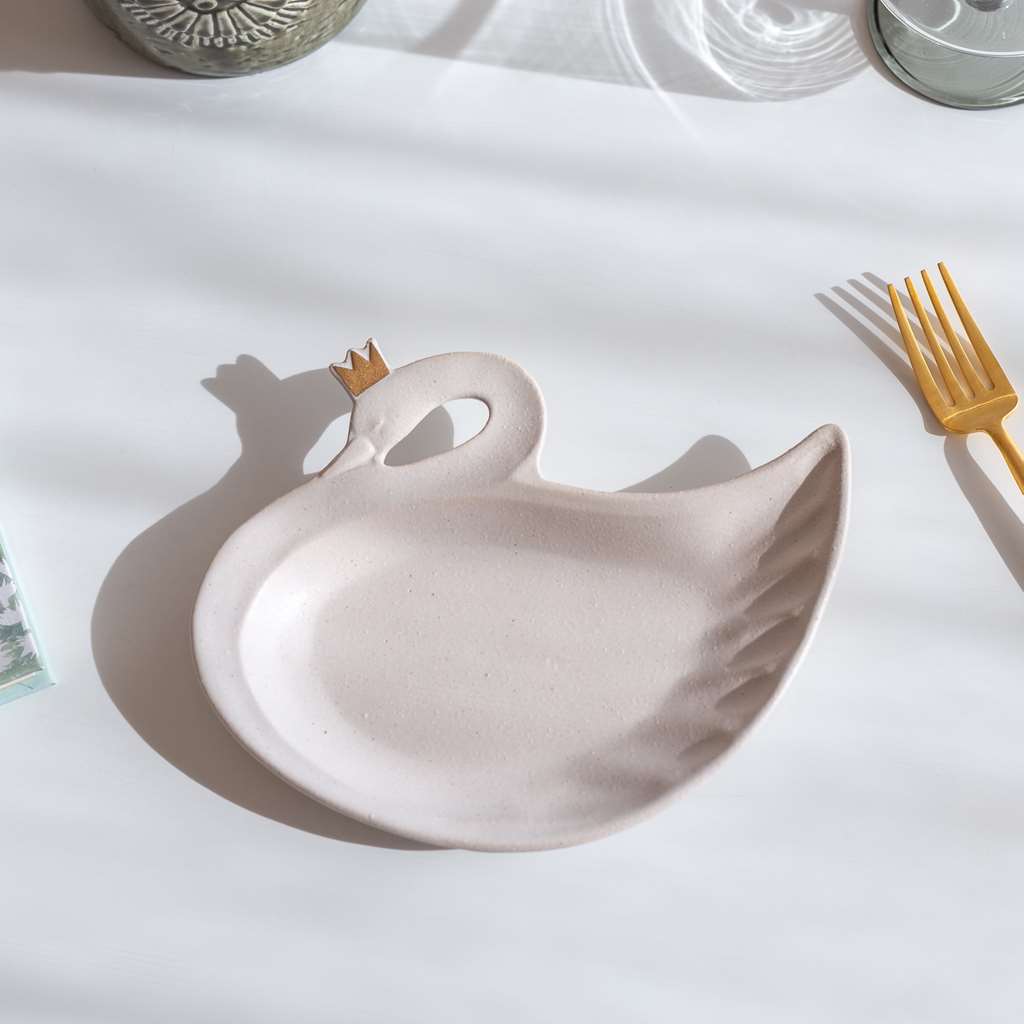 よしざわ窯｜冠をかぶった白鳥皿＜金彩＞ COMFOTA 北欧雑貨店