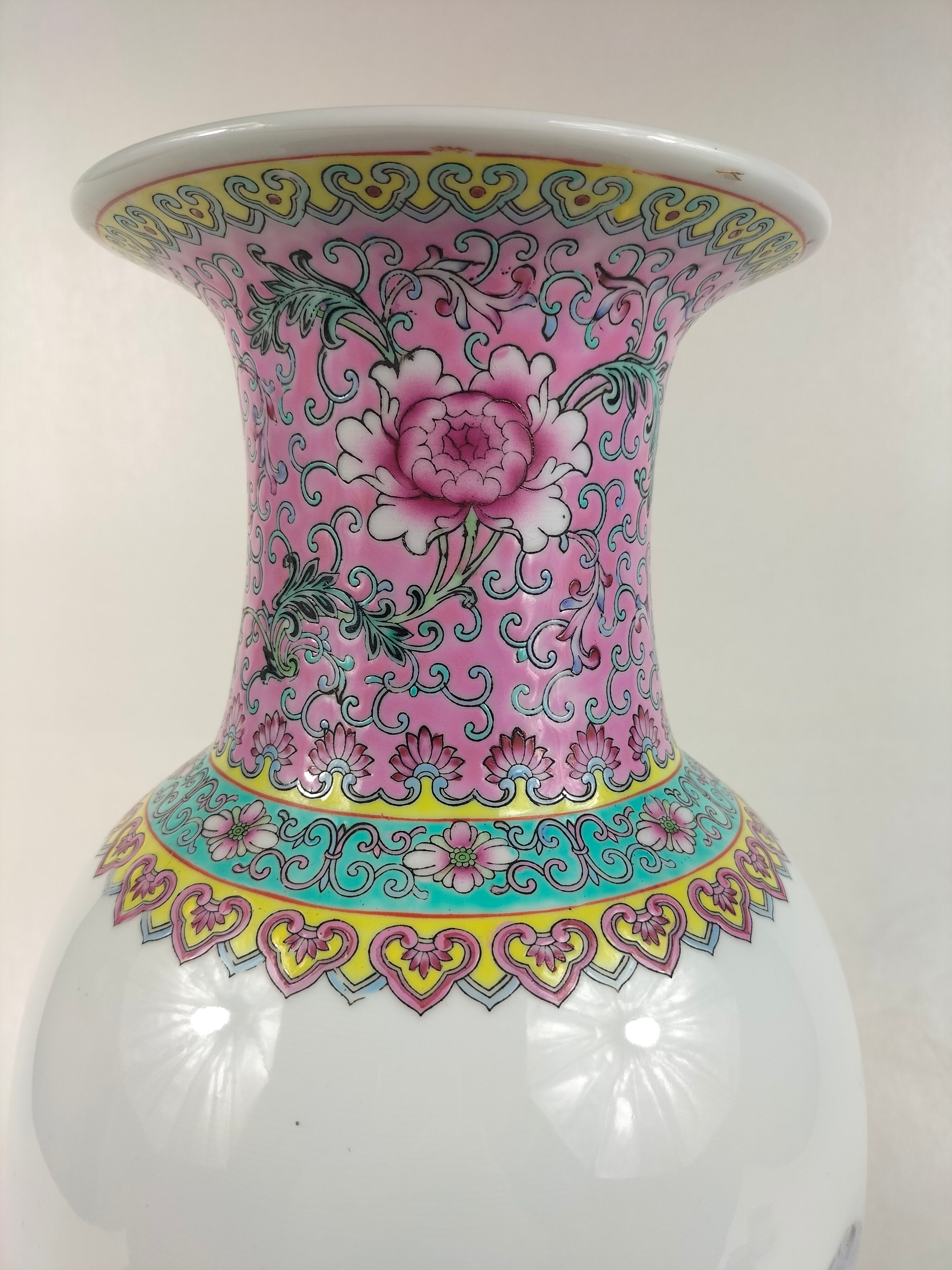 中国粉彩马花瓶// 景德镇- 20 世纪– Diddenantiques