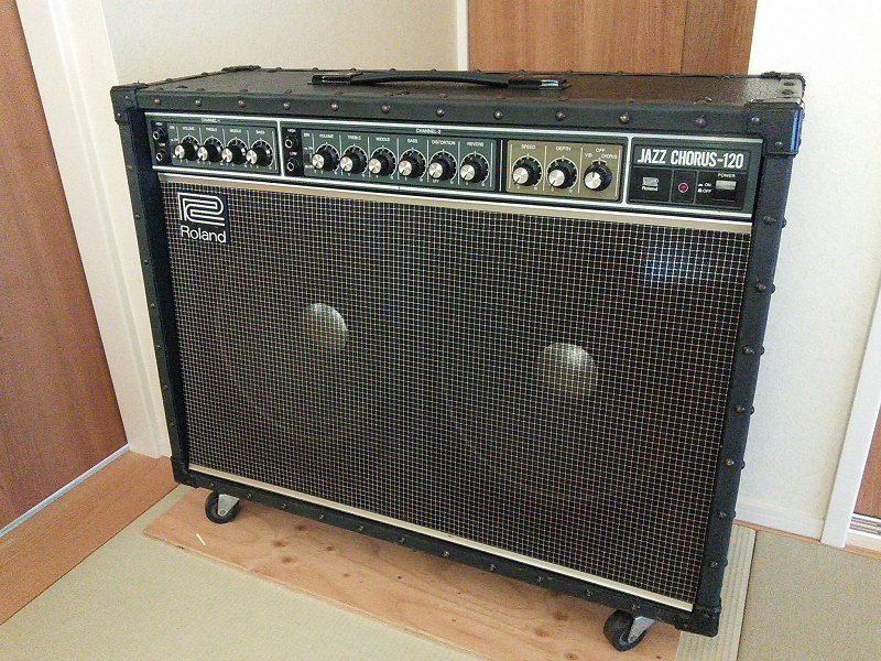 RolandジャズコーラスJC-120のモデルの歴史、品番型式の移り変わり