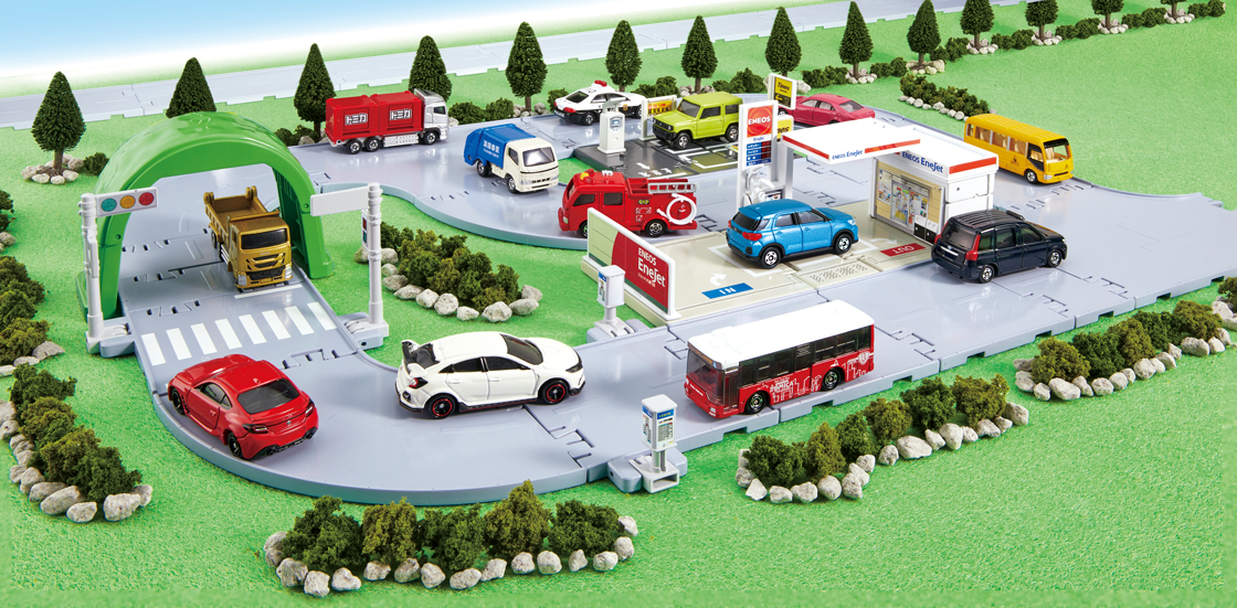 エネオスとタイムズパーキングをリアルに再現！タカラトミー「まちや