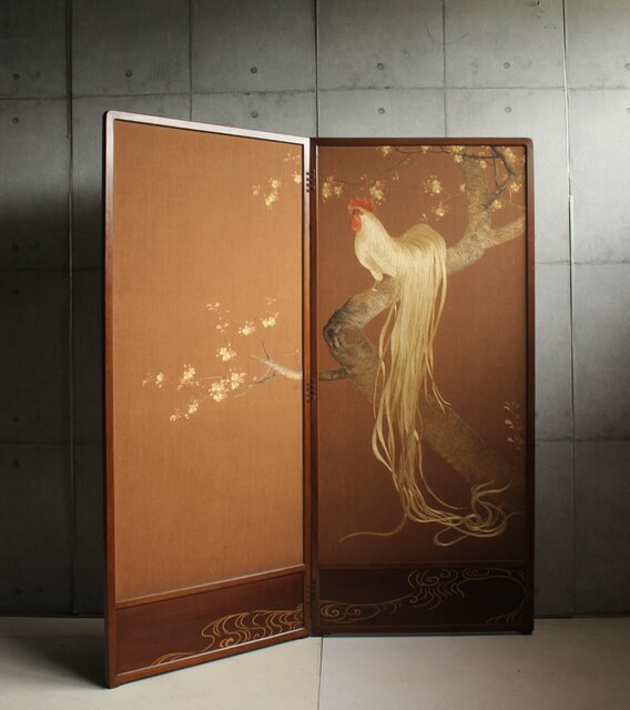 尾長鶏 刺繍画 衝立 Z672｜骨董店 のびる 古美術 骨董 和風建具 蔵戸